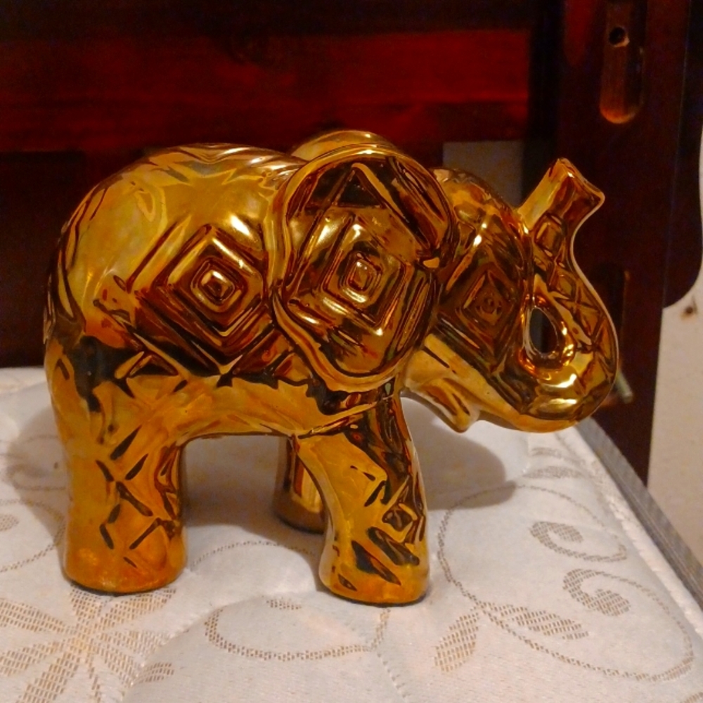 Golden elefent